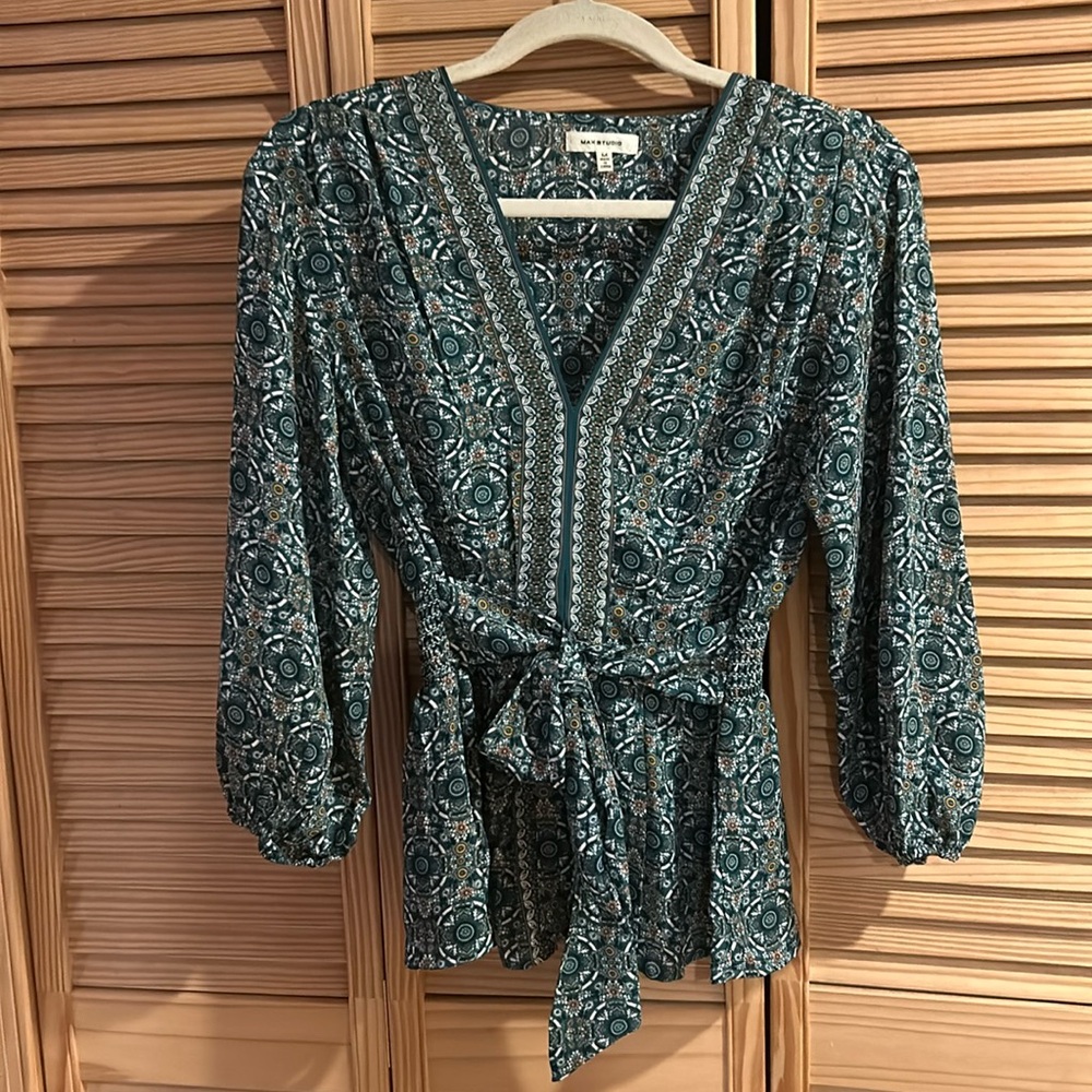 Max Studio Patterned Green Blouse with Tie Front